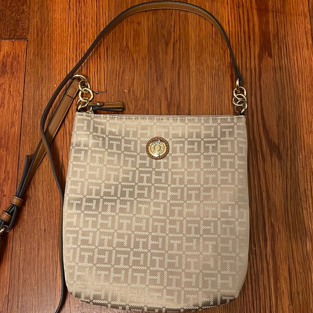 Tommy Hilfiger crossbody